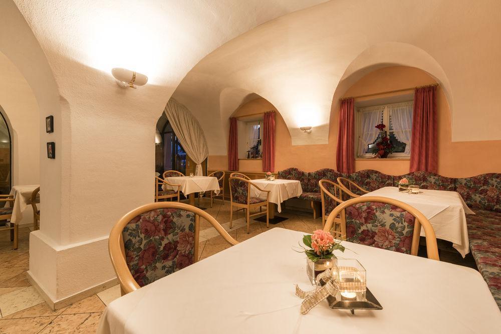 Lener Wirtshaus & Hotel Campo di Trens Luaran gambar