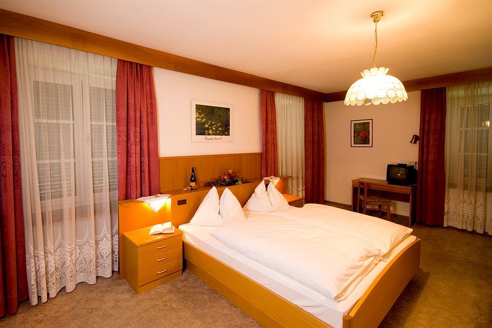 Lener Wirtshaus & Hotel Campo di Trens Luaran gambar